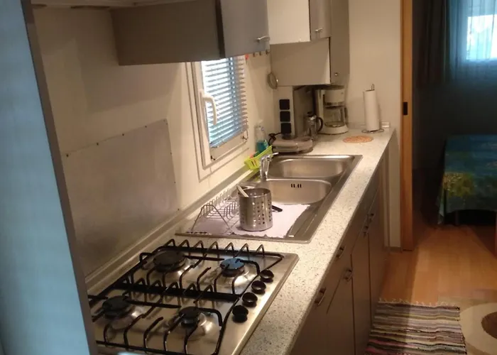 Beachside Mobile With Private Yard Stamatopoulaíika